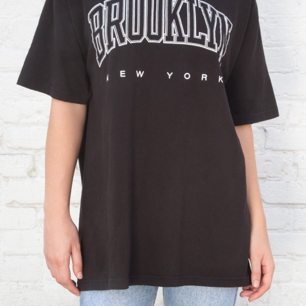 Brandy Melville Brooklyn tshirt